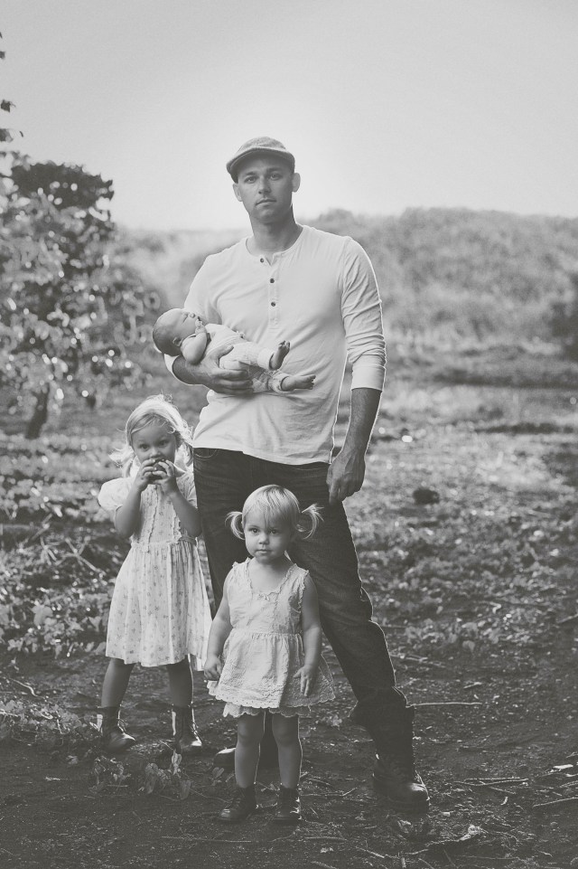 vintage family photoshoot poses